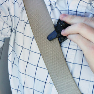 07608 Magnetic Cell Phone Mount 3-in-1, Car Vent Attachment - In Use - Hand demonstrating seat belt cutter